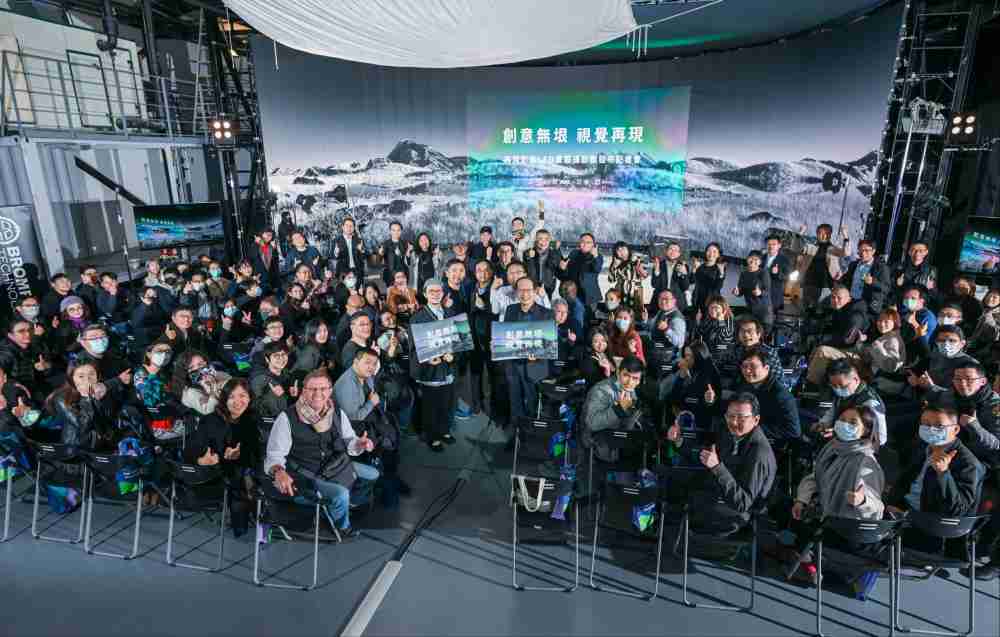 再现影像LED虚拟制作摄影棚整合拍摄场景、、、内容制作、、、、技术指导到设备租借一站式服务，，，，可望提升LED虚拟制作的影视效能，，进而产出更多高质量细致作品