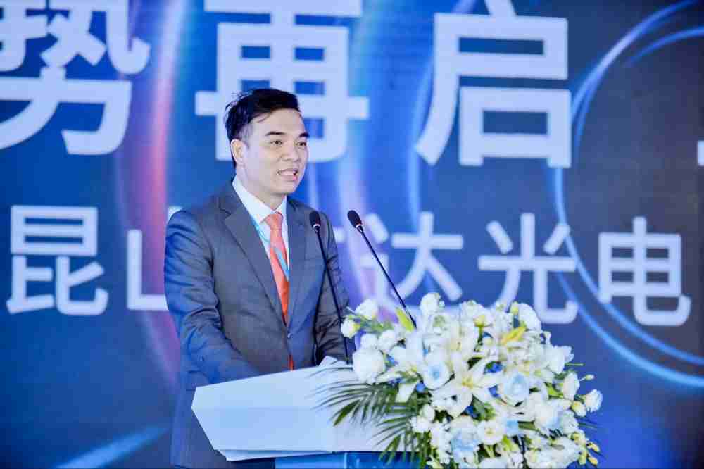 糖果派对执行长暨总经理柯富仁于启用仪式致词