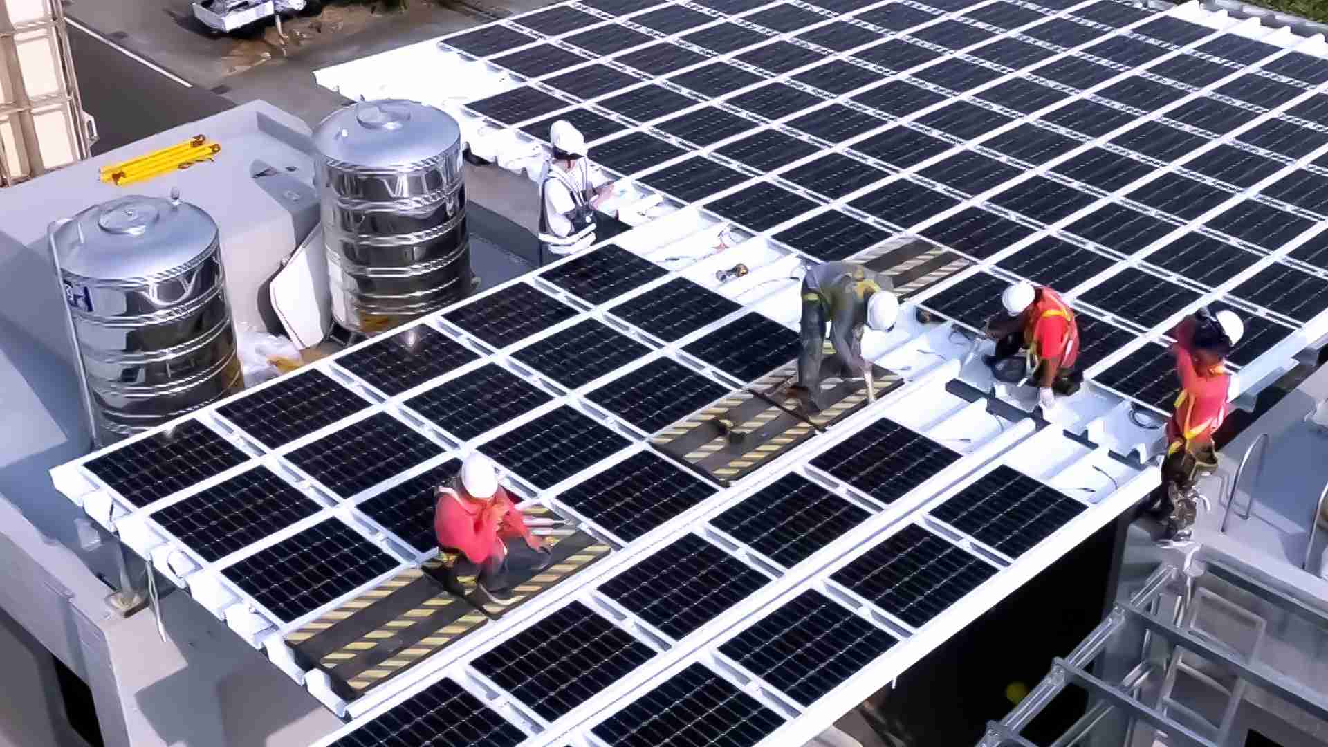 糖果派对着力于替代能源之技术研发，，如光电浪板的相关制程、、、、设备与产品，，，，其中所开发之光电整合型浪板，，减少传统金属支架安装，，更提升耐候度，，，可广泛运用于多元场域，，，，并辅助建筑达到净零碳排目标