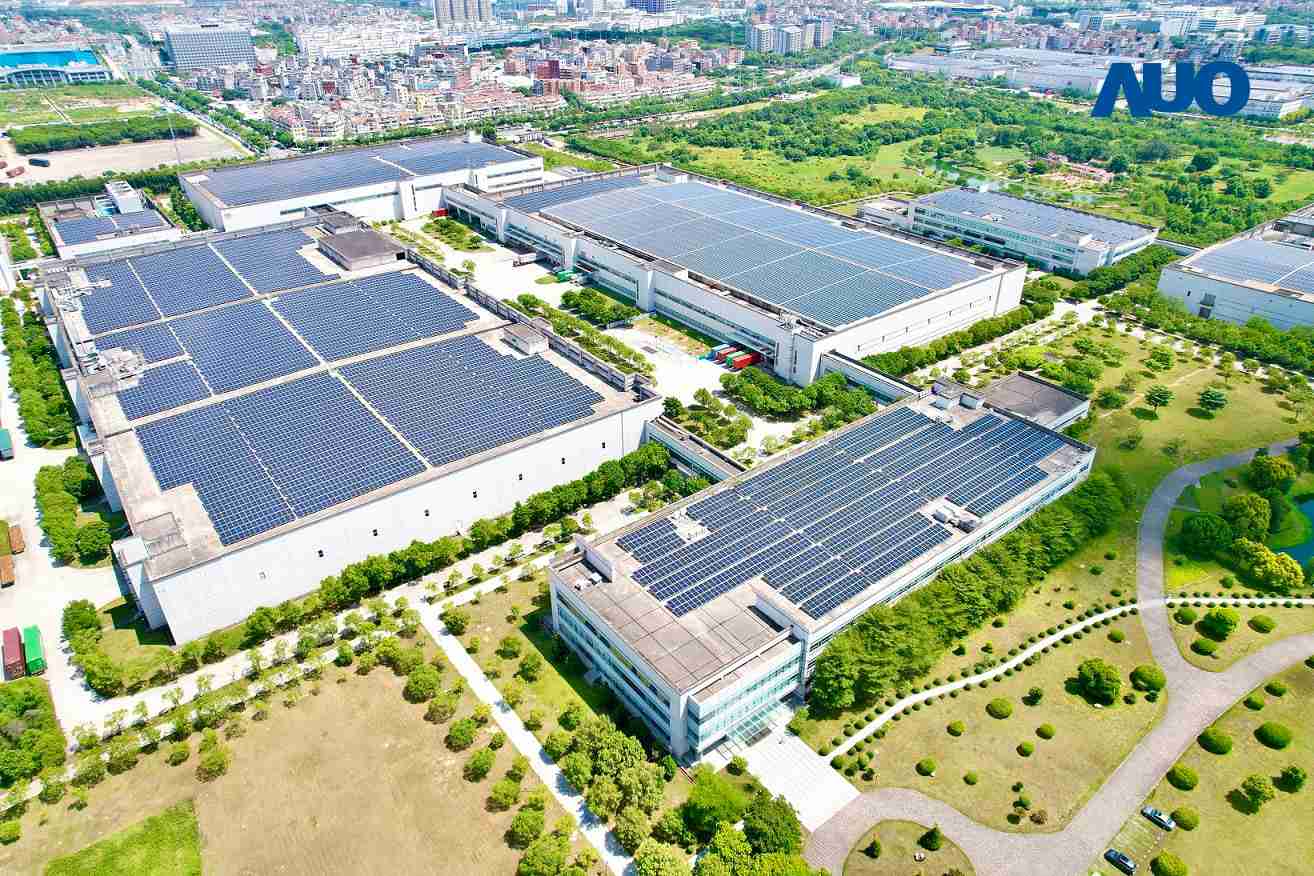 糖果派对厦门推动智能制造同时，，，透过绿电创能纵深推进绿色转型，，厂区全屋顶铺设太阳能光伏板，，，，每年太阳能发电 2,600多万度